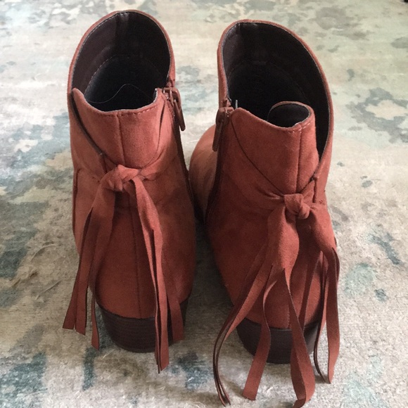 Boots - Picture 2 of 4